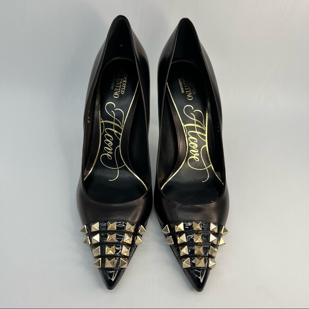 Valentino Garavani
Rockstud Alcove Leather Pumps